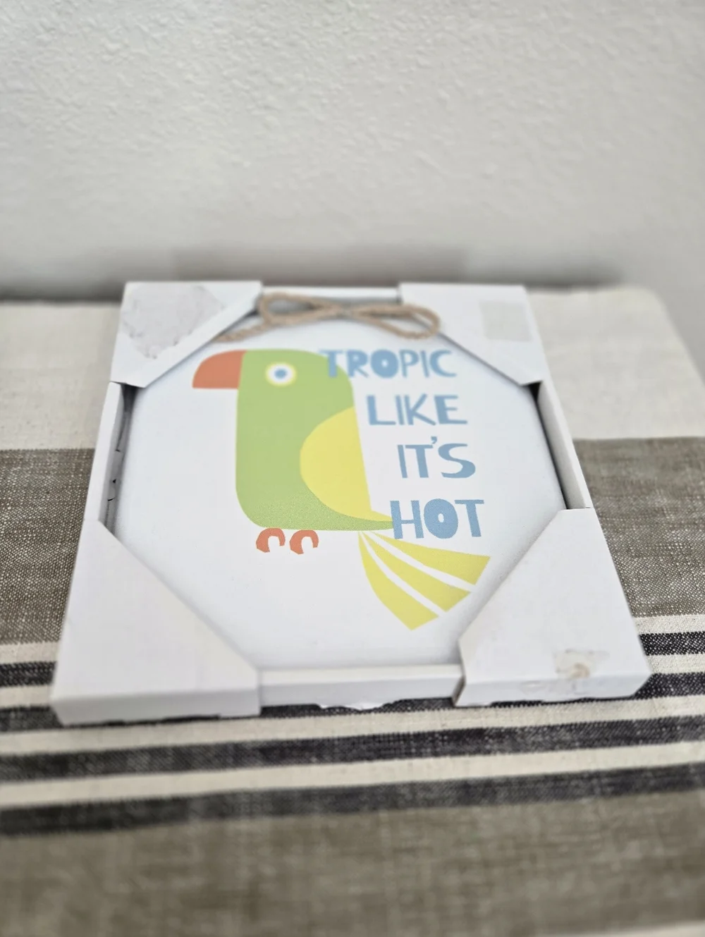Tropic Like It’s Hot Parrot Mini Wall Sign Plaque Tropical Summer Decor NWT
